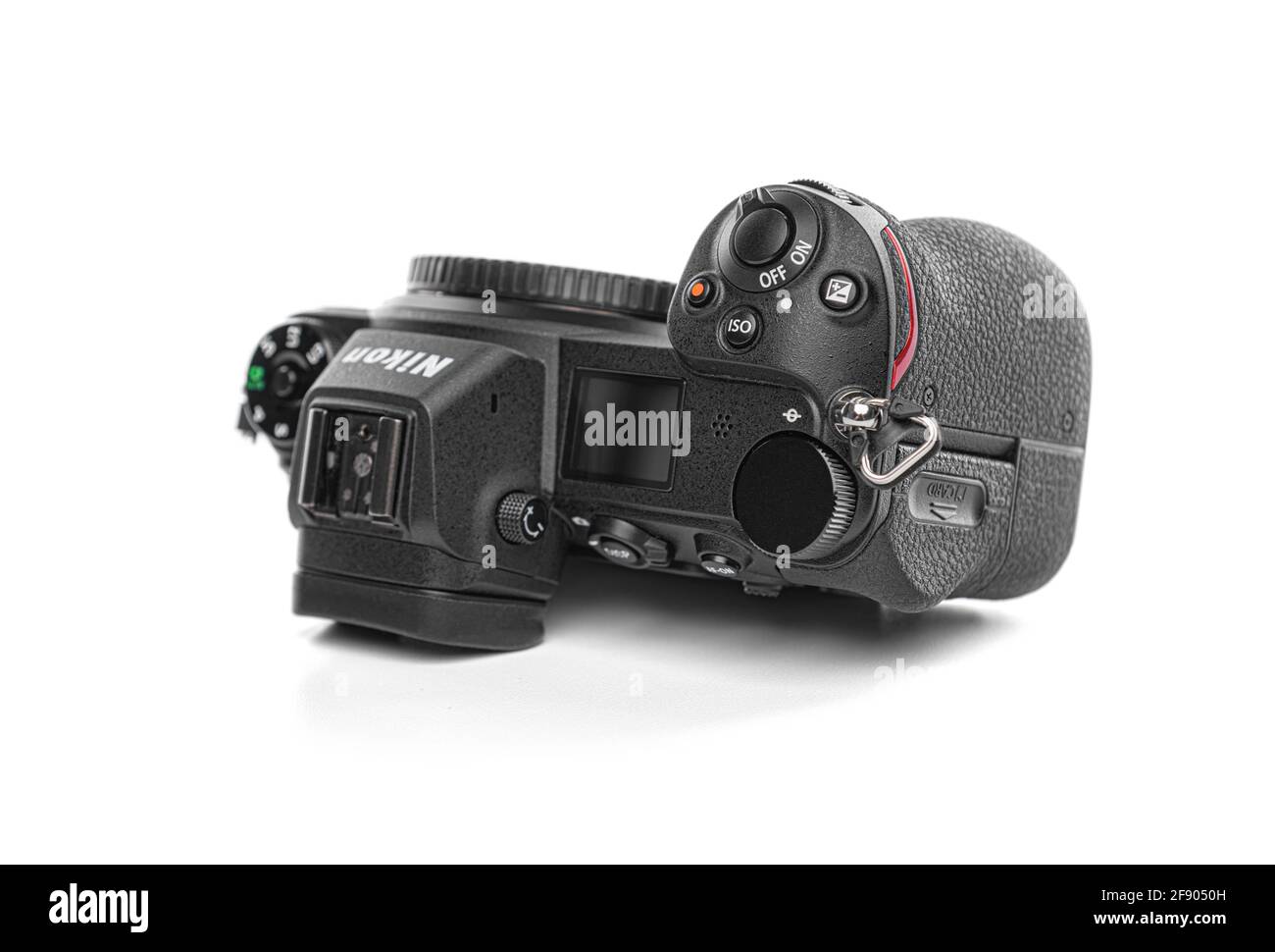 Nikon Z7 premier appareil photo sans miroir sans objectif de la société  Nikon sur fond blanc Photo Stock - Alamy