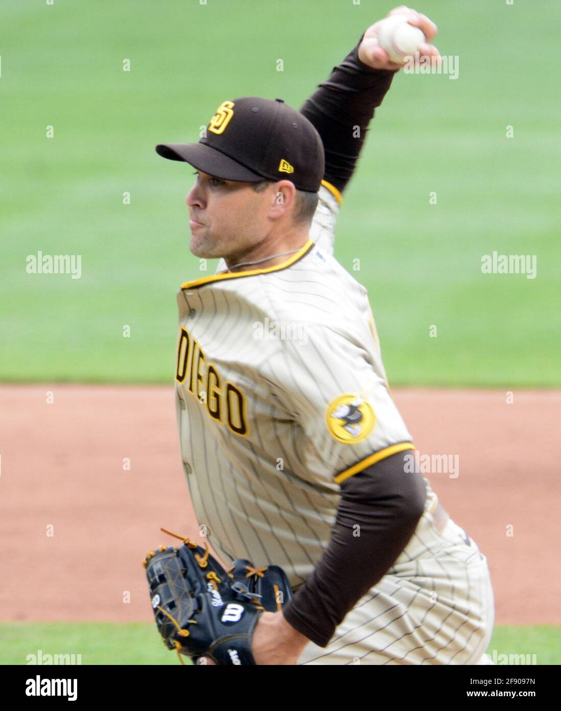 Pittsburgh, États-Unis. 15 avril 2021. Craig Stammen (34) lance le pichet de secours de San Diego Padres dans le neuvième repas de la victoire de San Diego Padres 8-3 au parc PNC le jeudi 15 avril 2021 à Pittsburgh. Photo par Archie Carpenter/UPI crédit: UPI/Alay Live News Banque D'Images