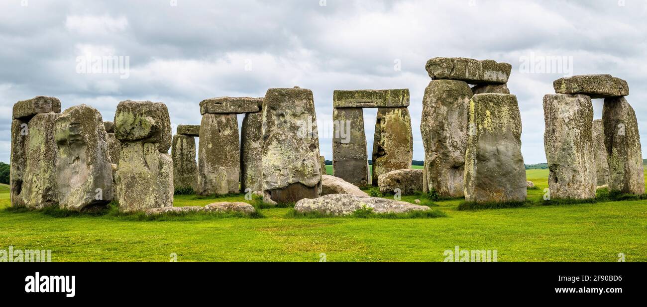 Célèbres pierres de mégalith debout à Stonehenge, Wiltshire, Angleterre, Royaume-Uni Banque D'Images