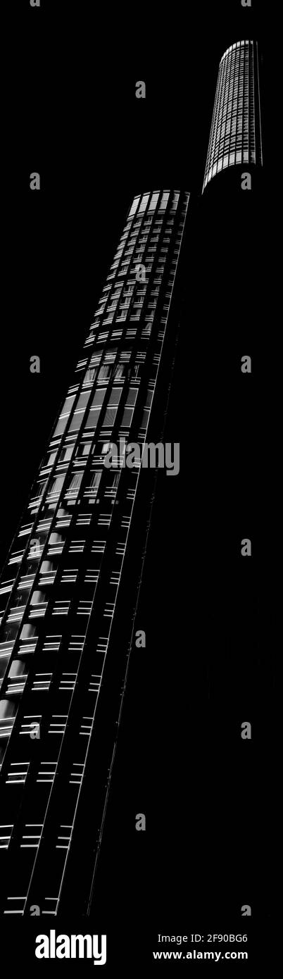 Vue à angle bas de la Trump International Hotel Tower en noir et blanc, Chicago, Illinois, États-Unis Banque D'Images Vue à angle bas de la Trump International Hotel Tower en noir et blanc, Chicago, Illinois, États-Unis Banque D'Images