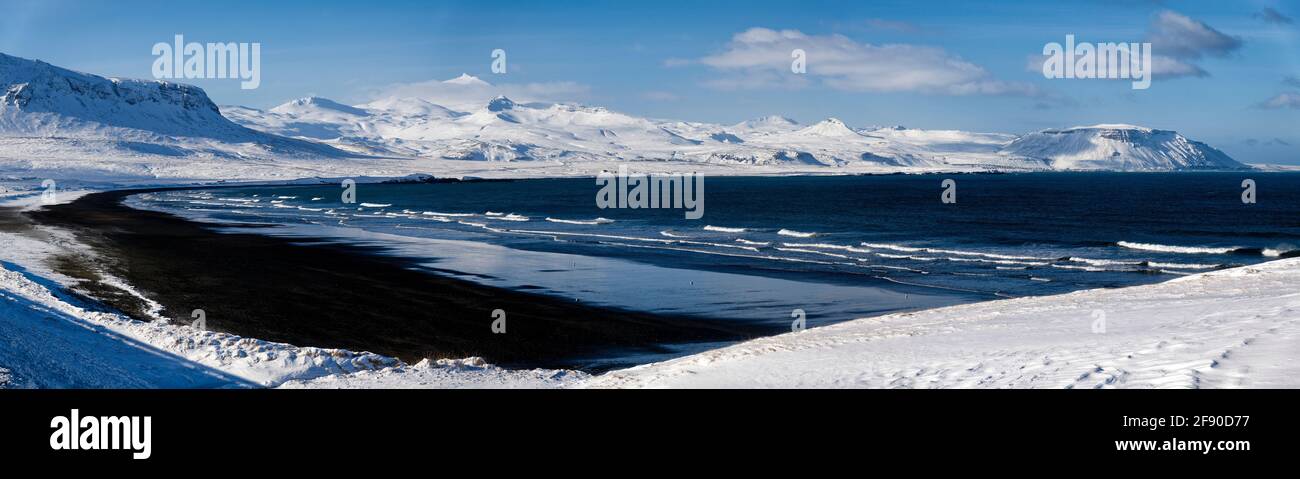 Plage de sable noir en hiver, Islande Banque D'Images