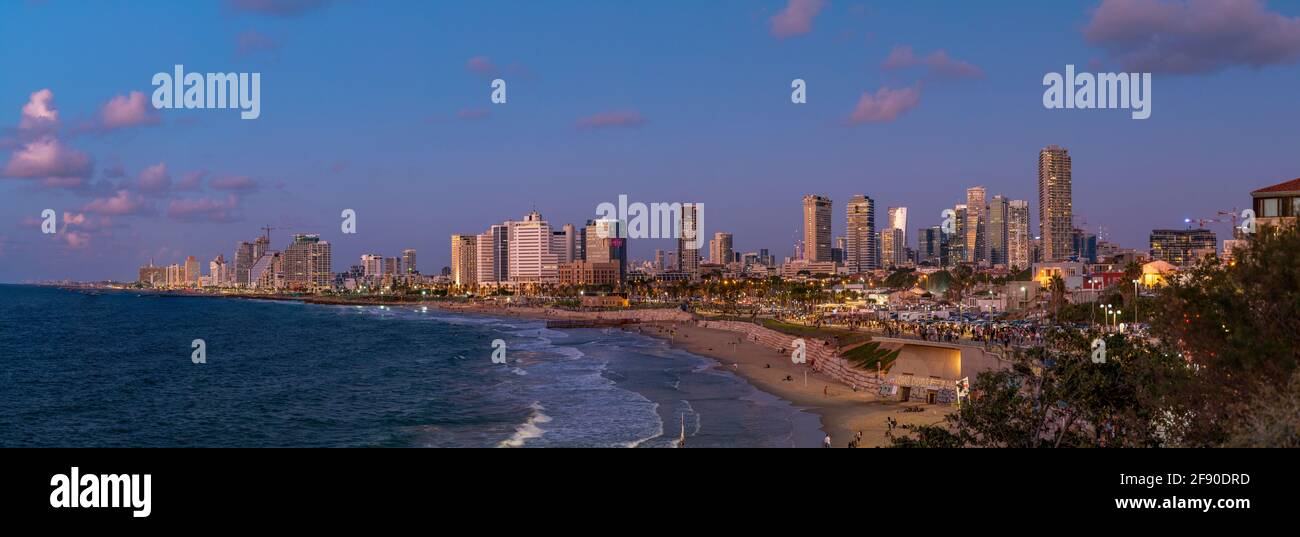 Horizon de tel Aviv avec gratte-ciel et plage de Jaffa, Israël Banque D'Images