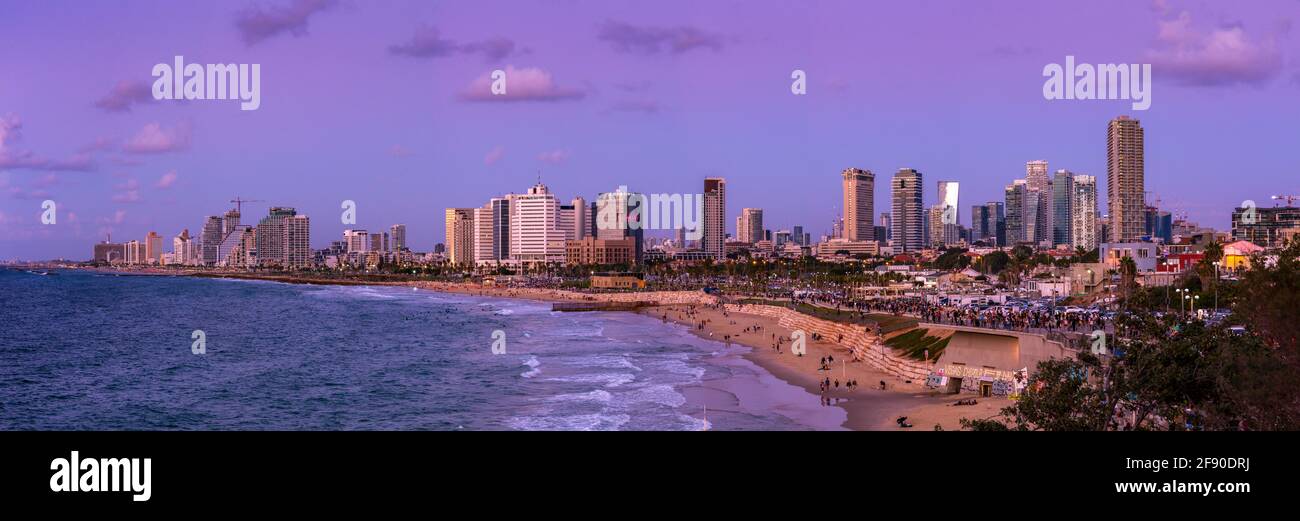 Horizon de tel Aviv avec gratte-ciel et plage de Jaffa, Israël Banque D'Images