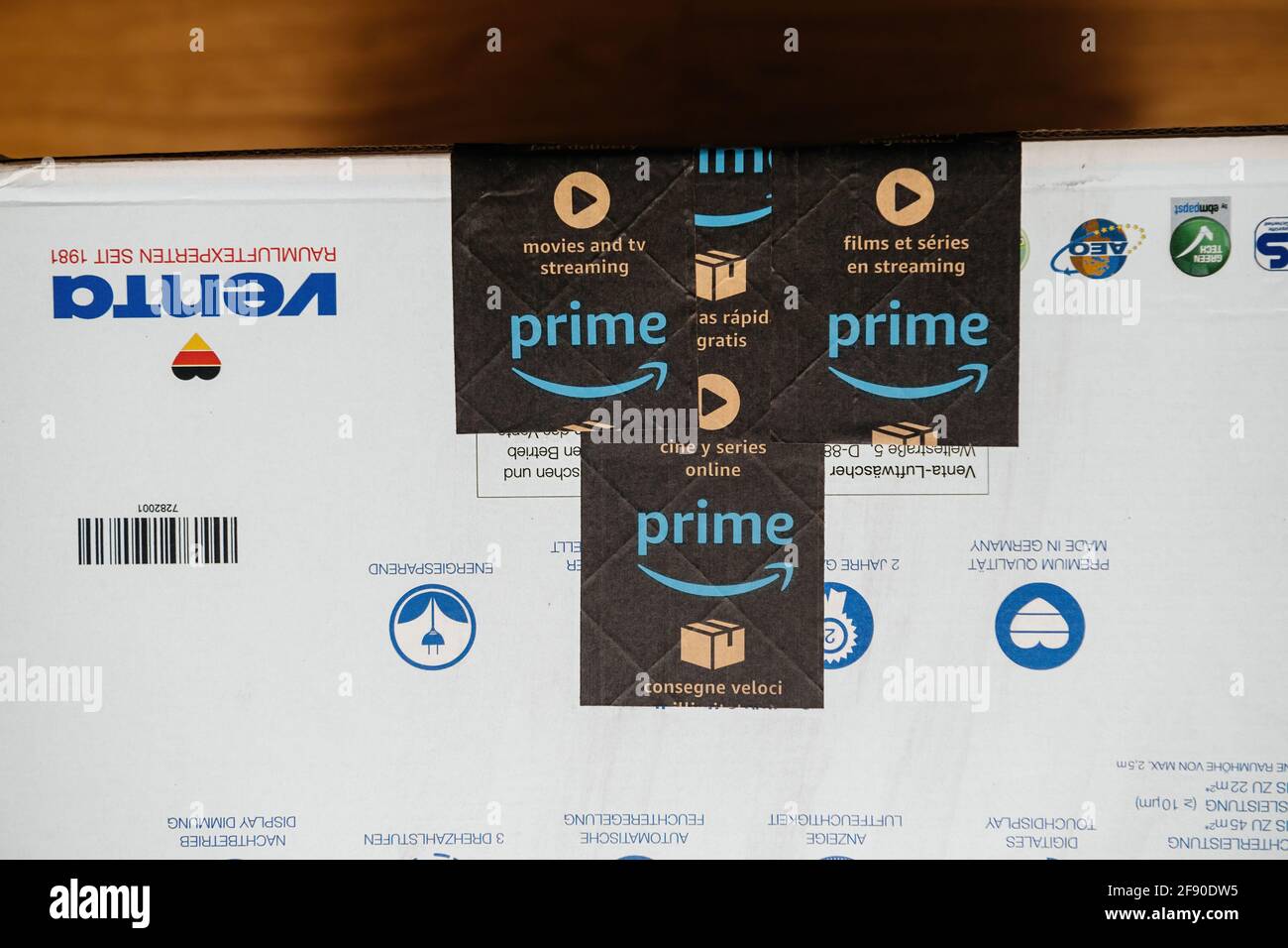 Ruban adhésif Scotch Amazon Prime sur humidificateur lave-glace Venta sans  filtre Tapis modèle LW25 Comfort plus avec écran - nouveau pack avant le  déballage du Photo Stock - Alamy