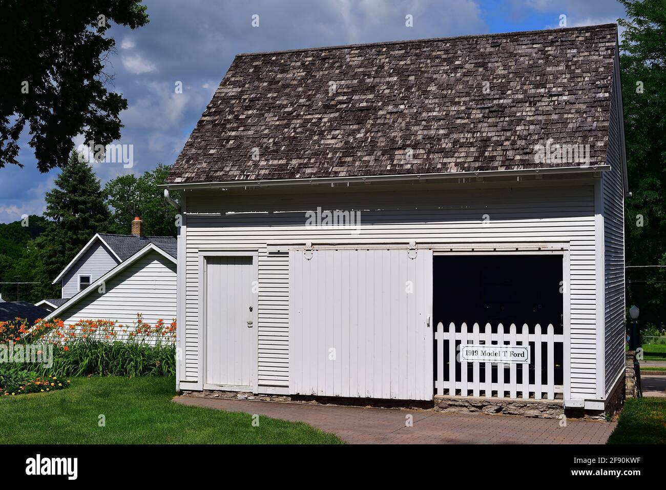 Dixon, Illinois, États-Unis. Un bâtiment extérieur et un garage à la maison d'enfance et la résidence de Ronald Reagan. Banque D'Images