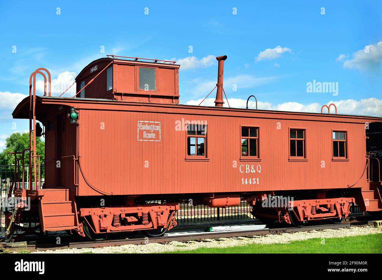 Mendota, Illinois, États-Unis. Une cabose en bois de Burlington Railroad, construite en 1911, conservée et exposée au musée du chemin de fer Union Depot. Banque D'Images