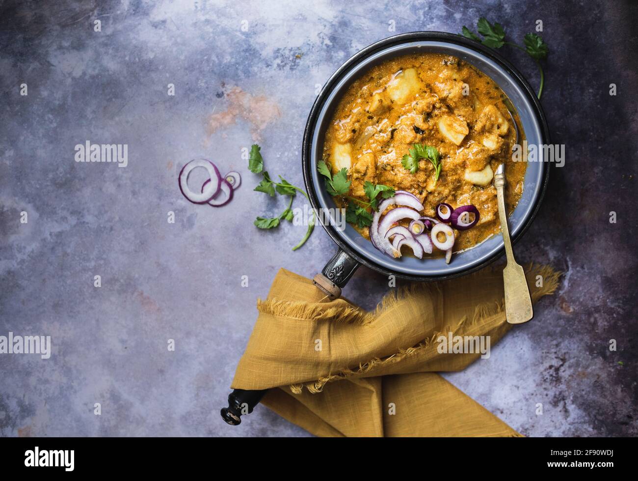 Sauce indienne à la racine de Taro Banque D'Images