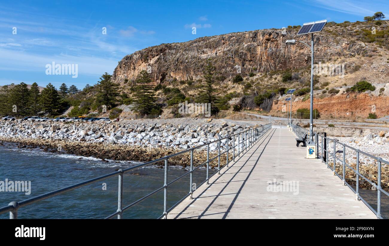 En regardant la côte depuis la nouvelle Rapid Bay Jetée sur la péninsule de Fleurieu Australie méridionale le 12 avril 2021 Banque D'Images