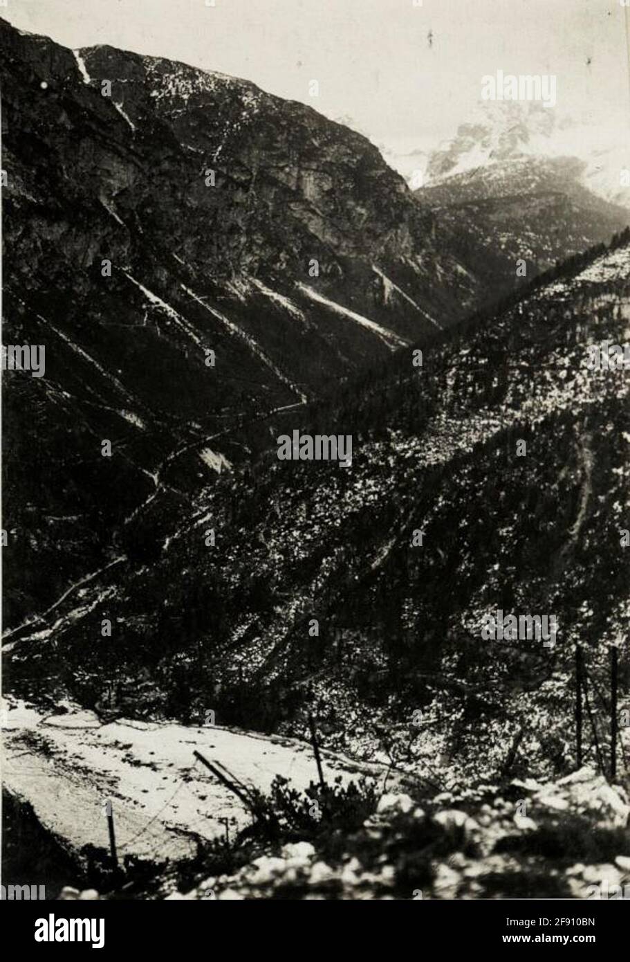 Monte Piano Panorama (Viewpoint Smoke COFEL, 10ème image de la partie pour WK1 Alb013 0377A) a continué à droite comme image de la partie 5. Banque D'Images