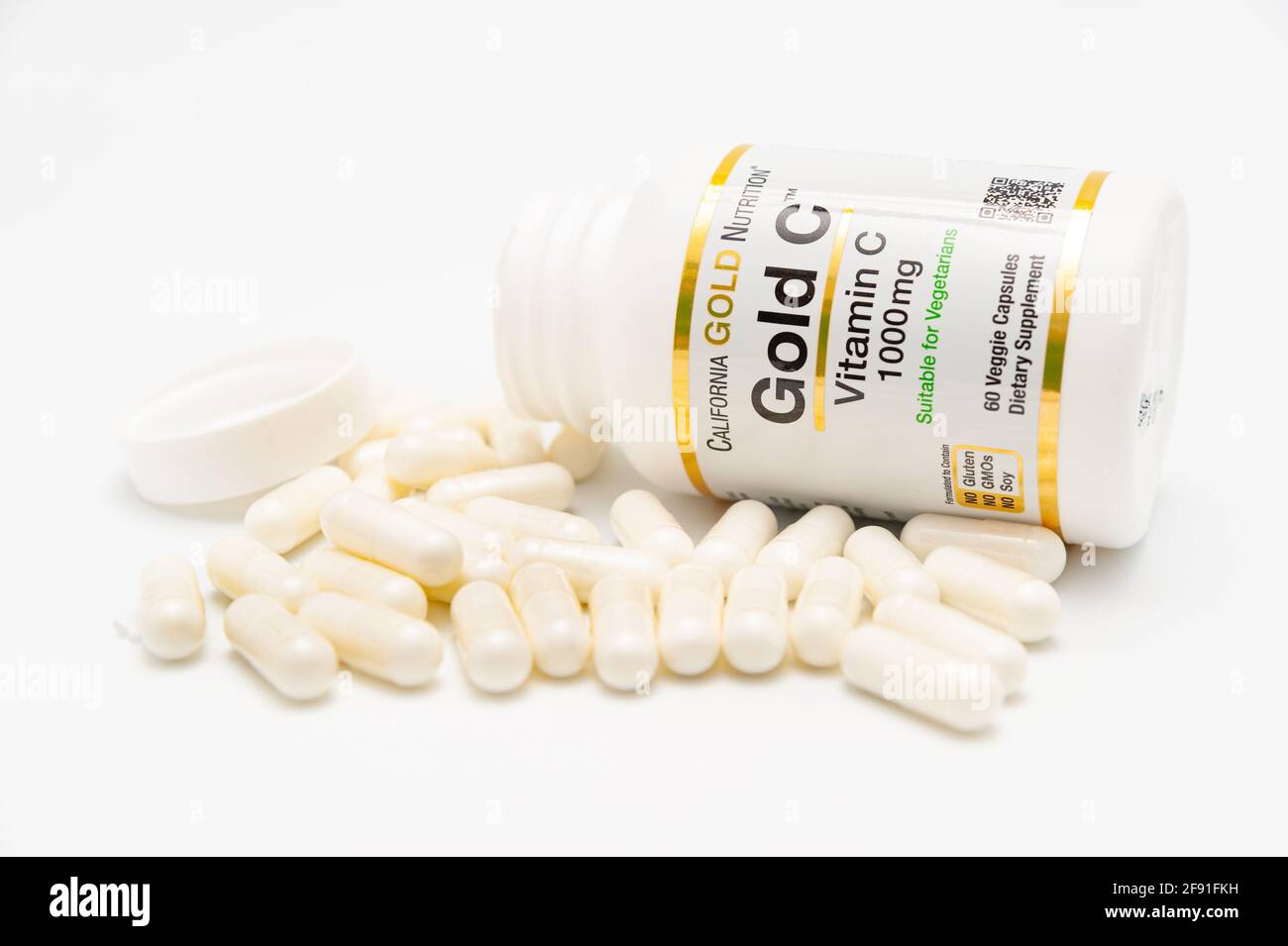Fuji City, Shizuoka-Ken, Japon - 7 novembre 2020 : California Gold Nutrition - Gold C vitamine C 1000 mg avec capsules dispersées. Banque D'Images