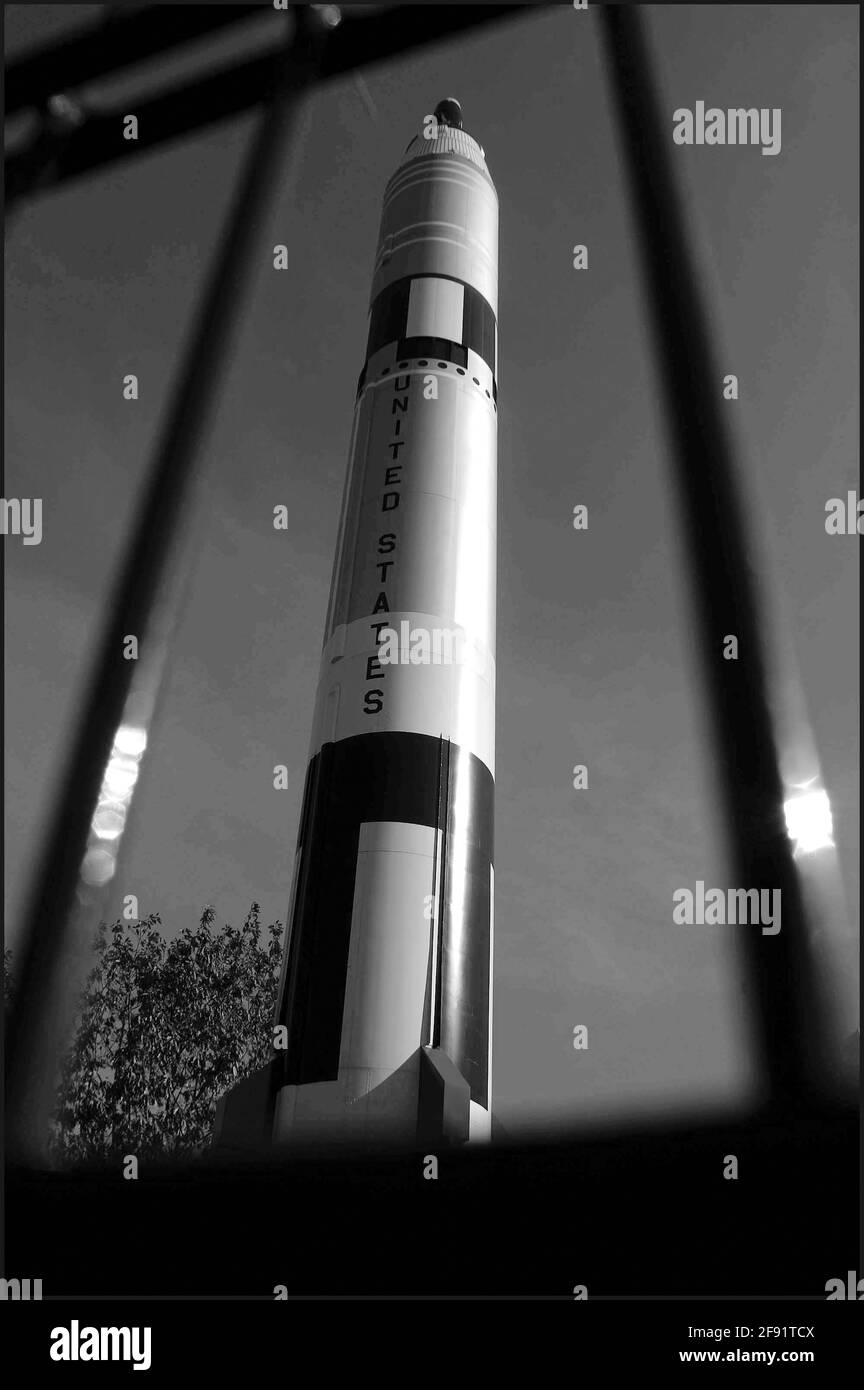 10/26/04 Flushing Meadow-Corona Park, site des foires mondiales de New York 1939 et 1964. Les statues comprennent « The Rocket Thrower » de Donald DeLue, et « The Freedom of the Human Spirit » de Marshall Fredericks et Unisphere, le symbole de l'exposition mondiale de 1964-65. Photo ©Neil Schneider/PHOTOlink/MediaPunch Banque D'Images