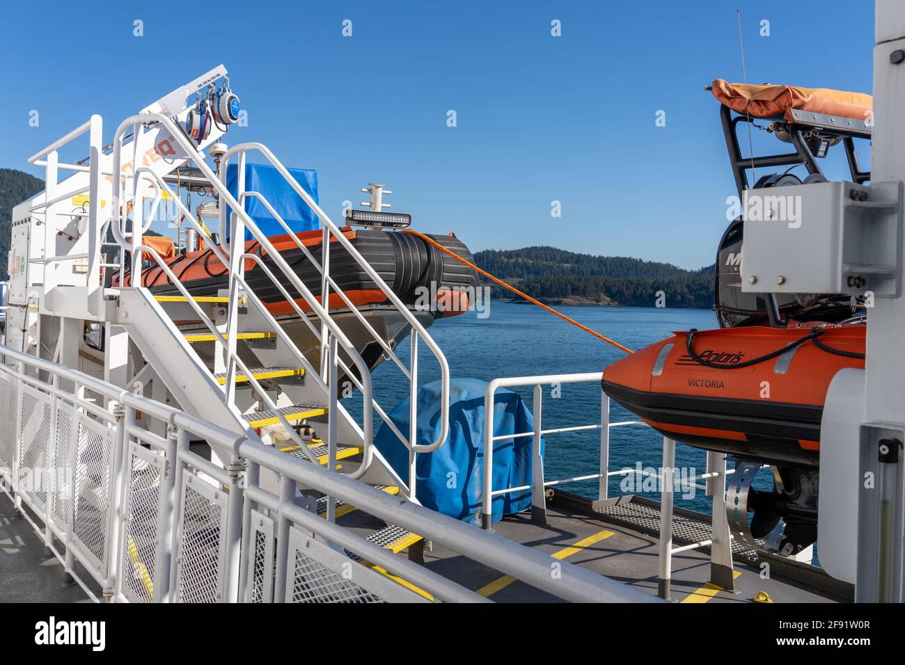 BC Ferries, le bateau de sauvetage sur le pont du traversier. Banque D'Images