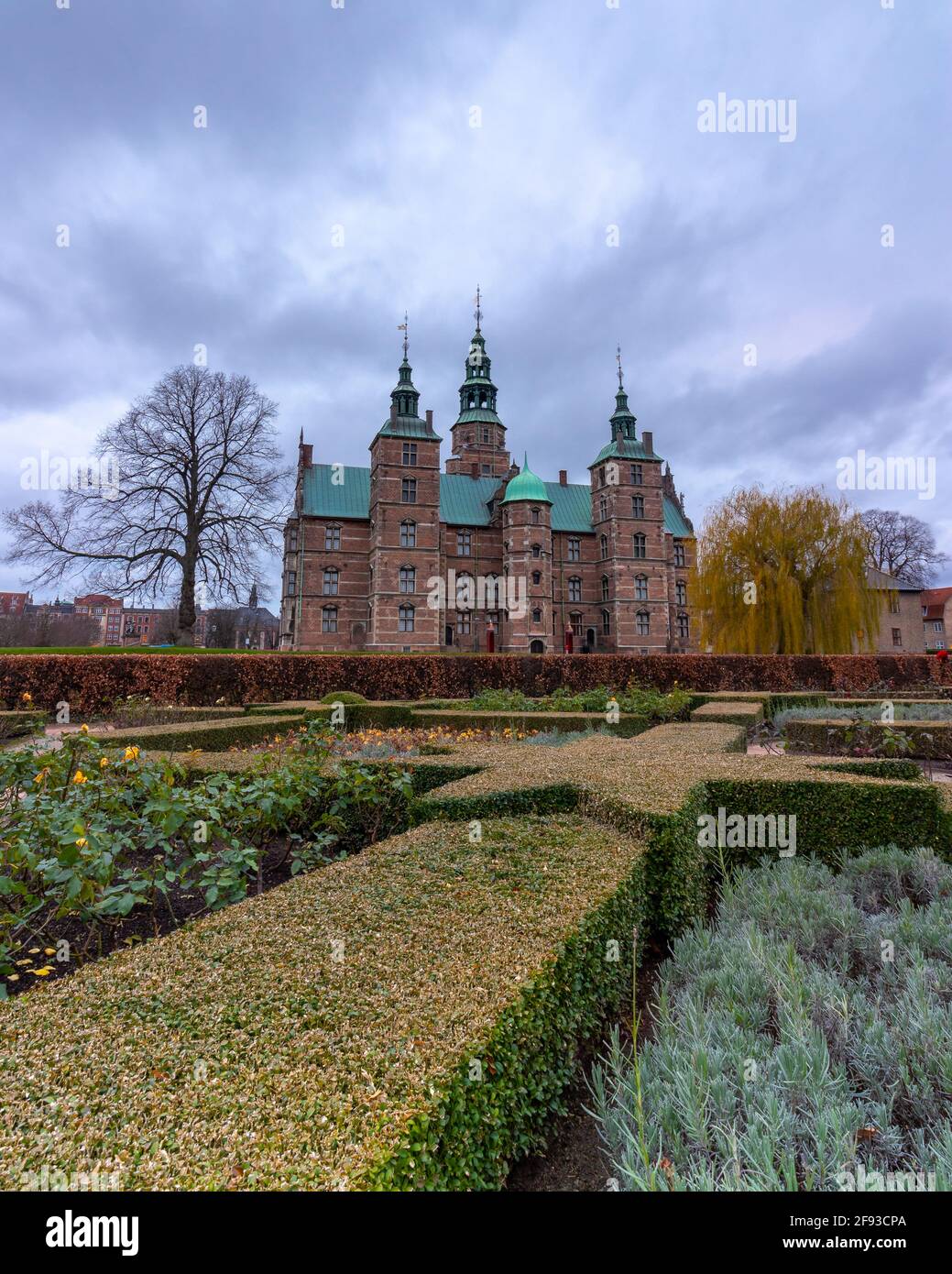 Château de Rosenborg situé dans le jardin des Rois (Kongens Hont) à Copenhague, Danemark. La photo a été prise au coucher du soleil. Banque D'Images