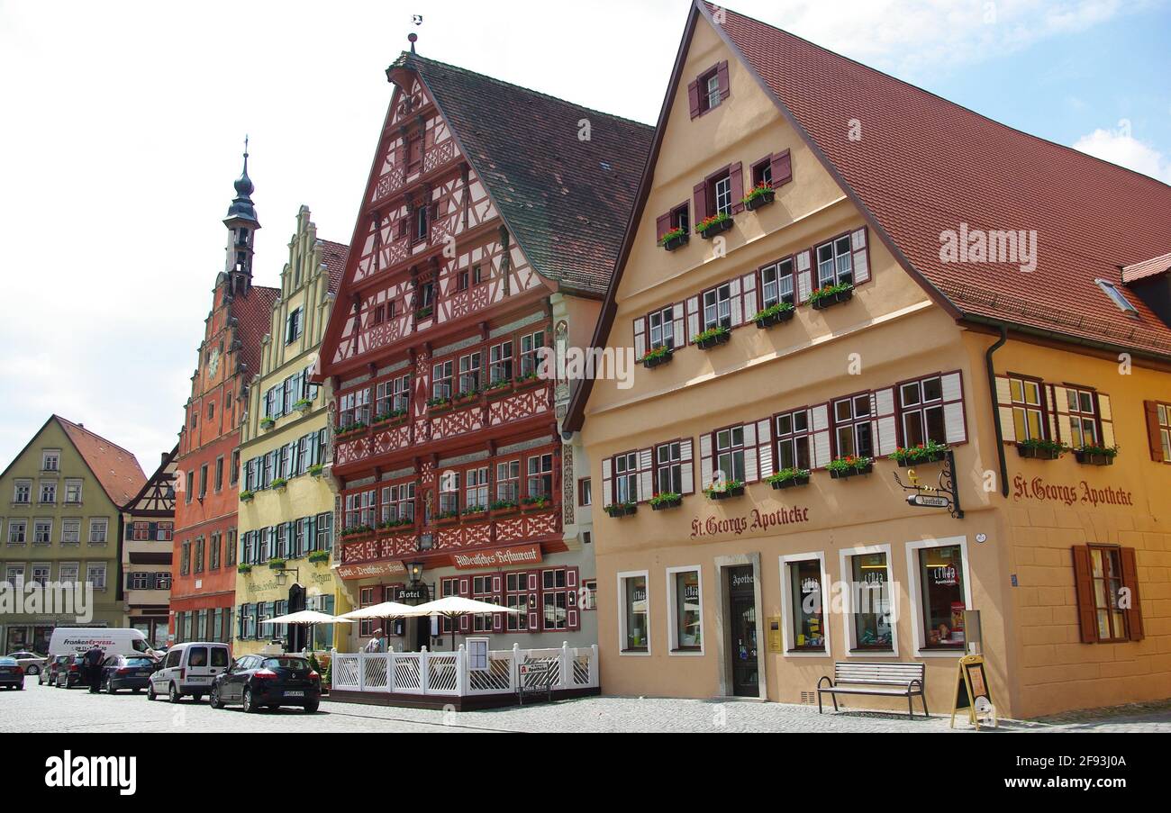 Belles maisons de ville dans la ville romantique de Dinkelsbuhl, Bavière, Allemagne Banque D'Images