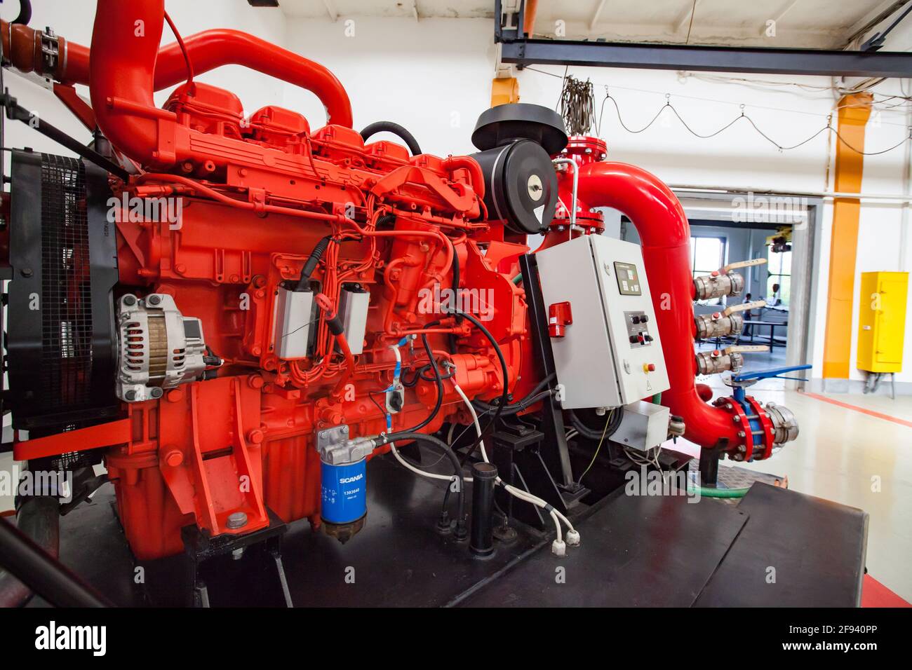 Uralsk (Oral)/Kazakhstan - Mai 05 2012: Pompe à eau diesel pour camion d'incendie. Usine de production de machines spéciales. Banque D'Images