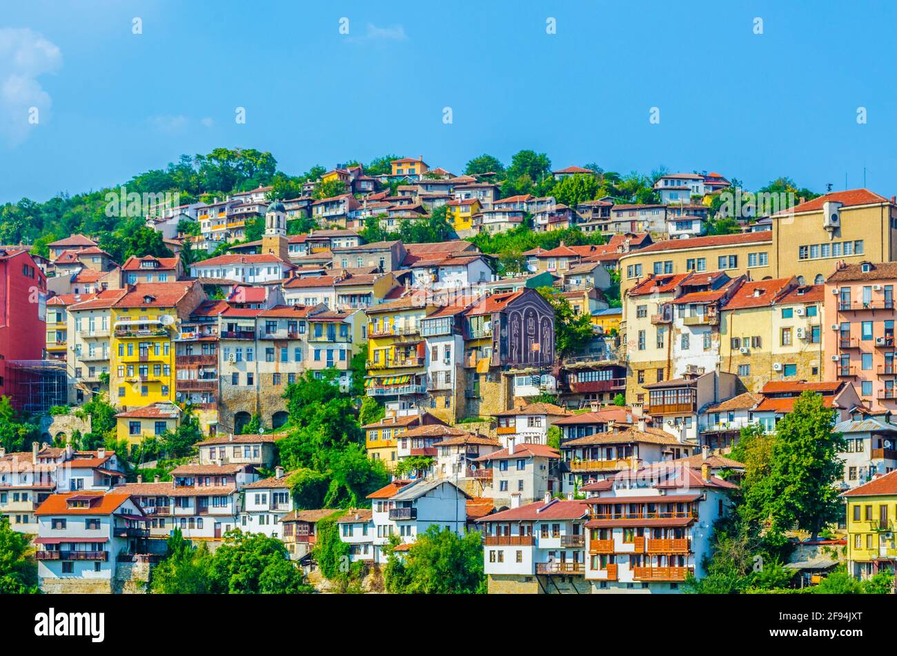 Vue sur les maisons traditionnelles de la vieille ville de Veliko Tarnovo, Bulgarie Banque D'Images