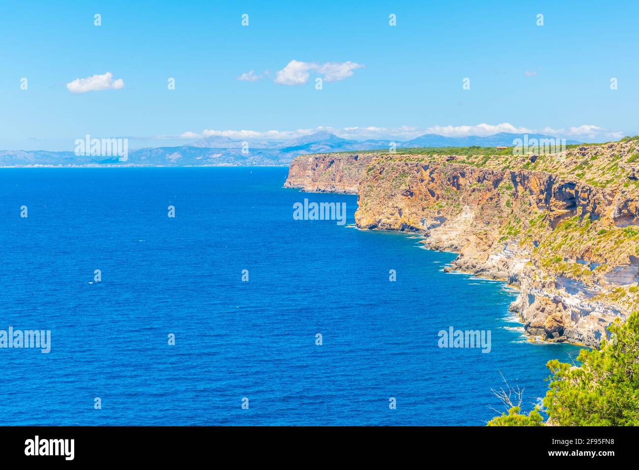 Côte déchiquetée de Majorque au Cap blanc Banque D'Images