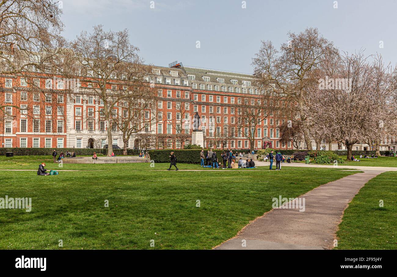 Grosvenor Square, Mayfair, Londres, Angleterre, Royaume-Uni. Banque D'Images