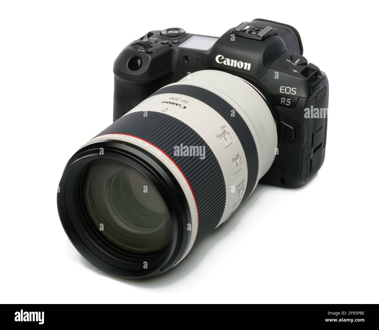 Un appareil photo numérique Canon EOS R5 sans miroir avec un objectif zoom de 70 mm à 200 mm. Banque D'Images