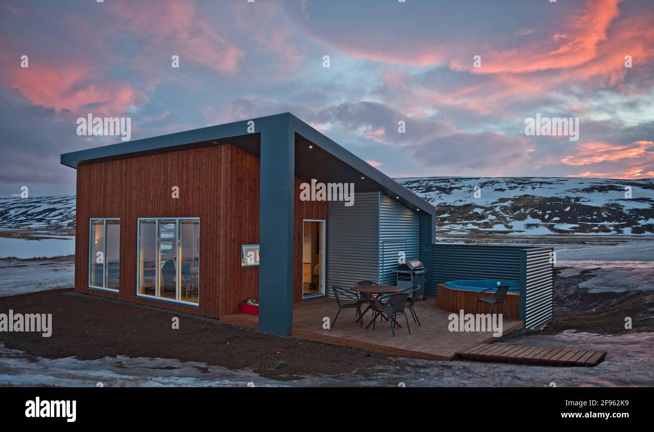 Lever de soleil à la maison de vacances en Islande pendant l'hiver Banque D'Images