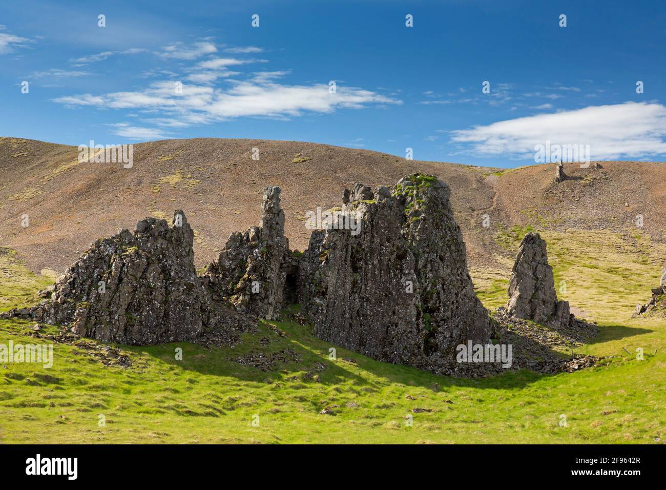 Formations rocheuses à Þvottá / Thvotta en été, Djúpivogur, Austurland dans l'est de l'Islande Banque D'Images