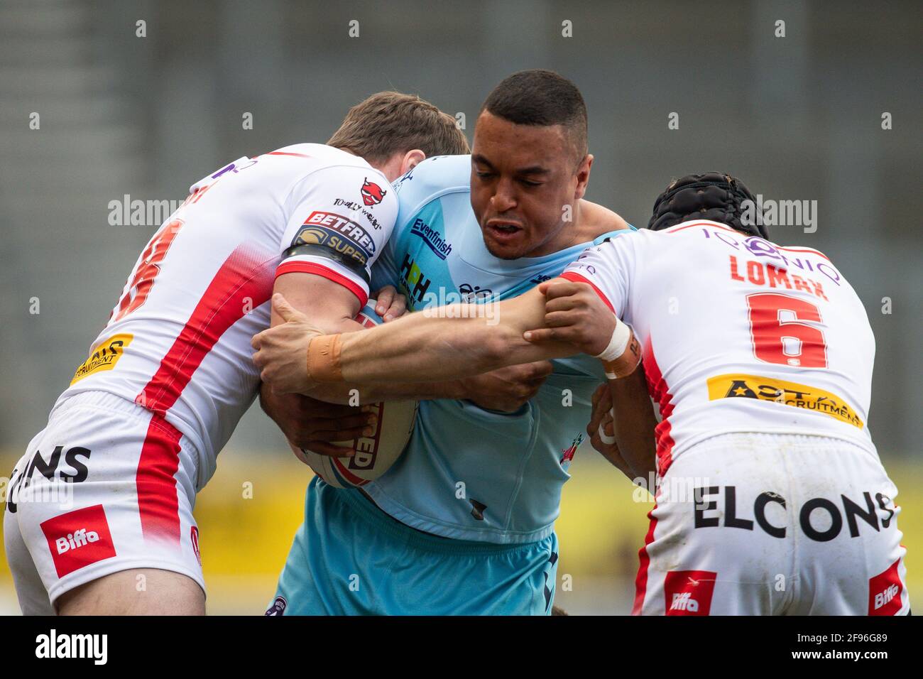 Reece Lyne (4) de Wakefield Trinity est attaquée par Jonny Lomax (6) et Jack Welsby (18) de St Helens in, le 4/16/2021. (Photo de Craig Thomas/News Images/Sipa USA) crédit: SIPA USA/Alay Live News Banque D'Images