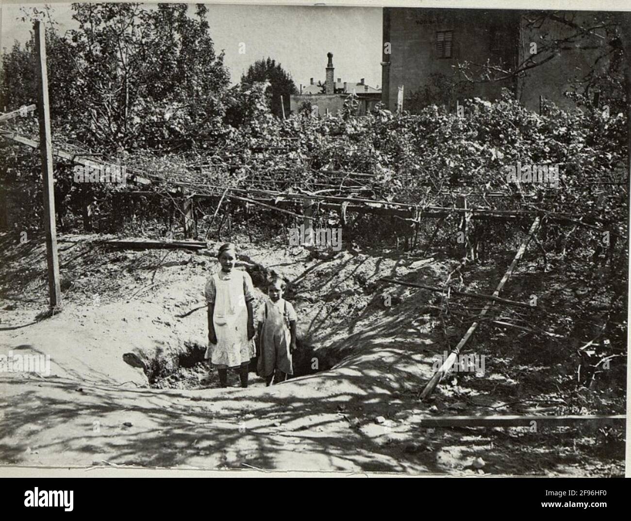 Entonnoir de bombe d'une bombe circulaire à Bolzano. Banque D'Images