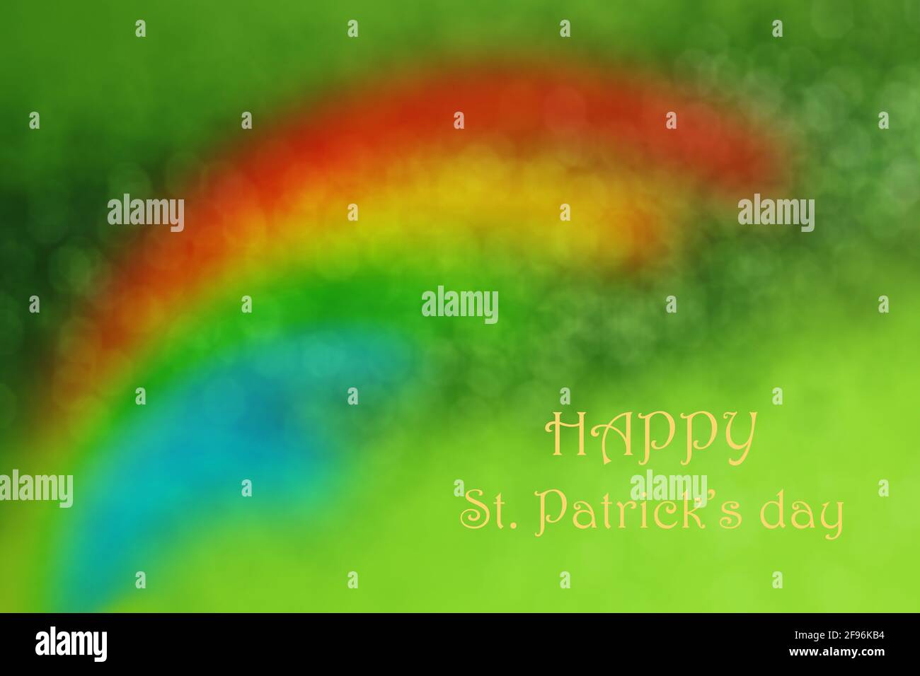 Arrière-plan de la Saint Patrick. Arc-en-ciel flou sur fond vert étincelant. Banque D'Images