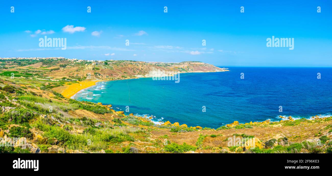 Vue aérienne de la baie d'IR-Ramla à Gozo, Malte Banque D'Images