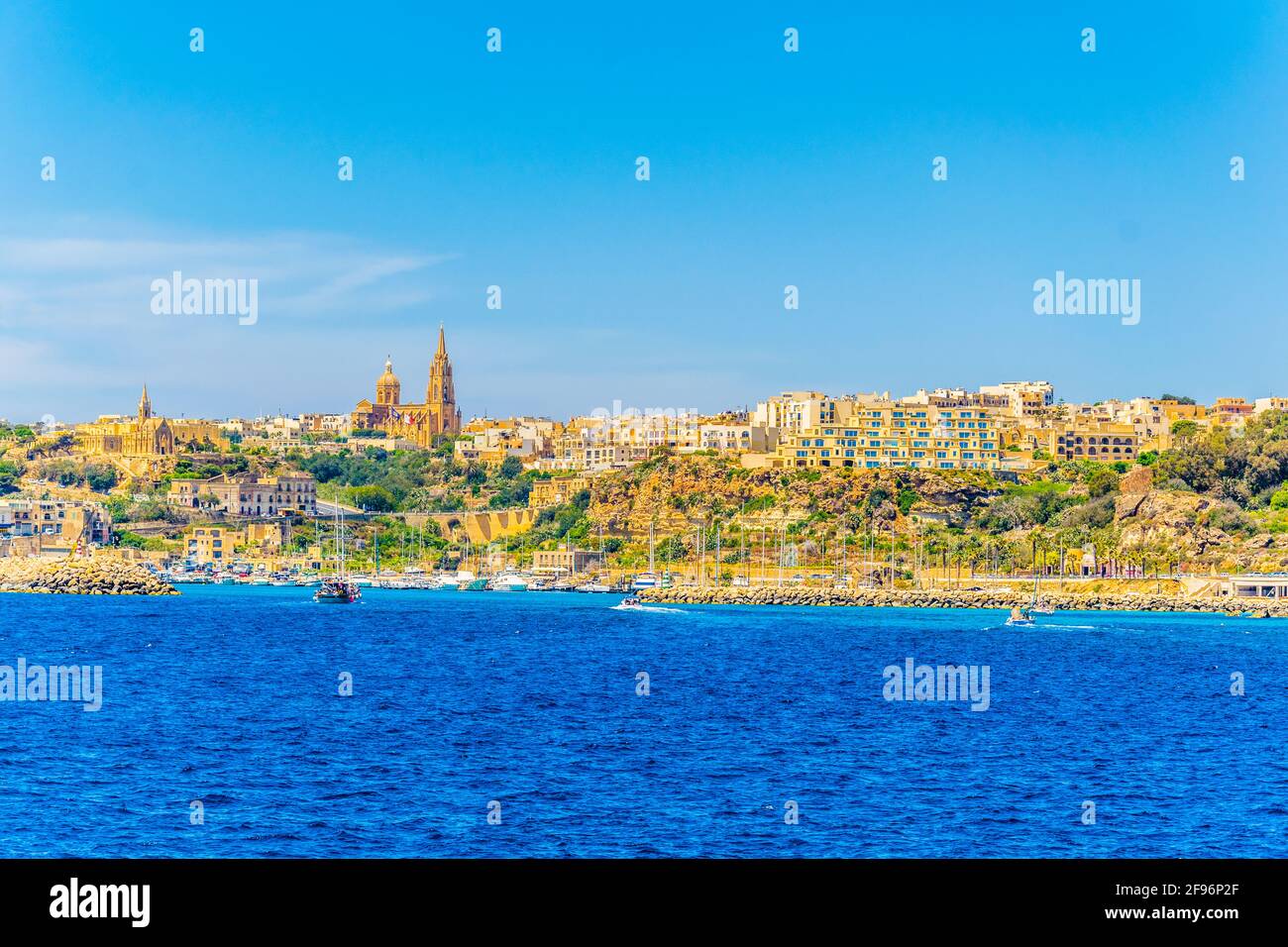 Vue sur le bord de mer de Mgarr sur l'île de Gozo, Malte Banque D'Images