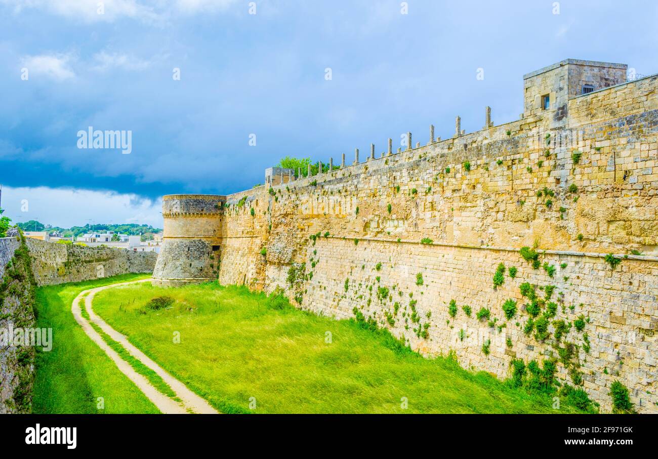 Vue sur un château d'Otranto, Italie. Banque D'Images