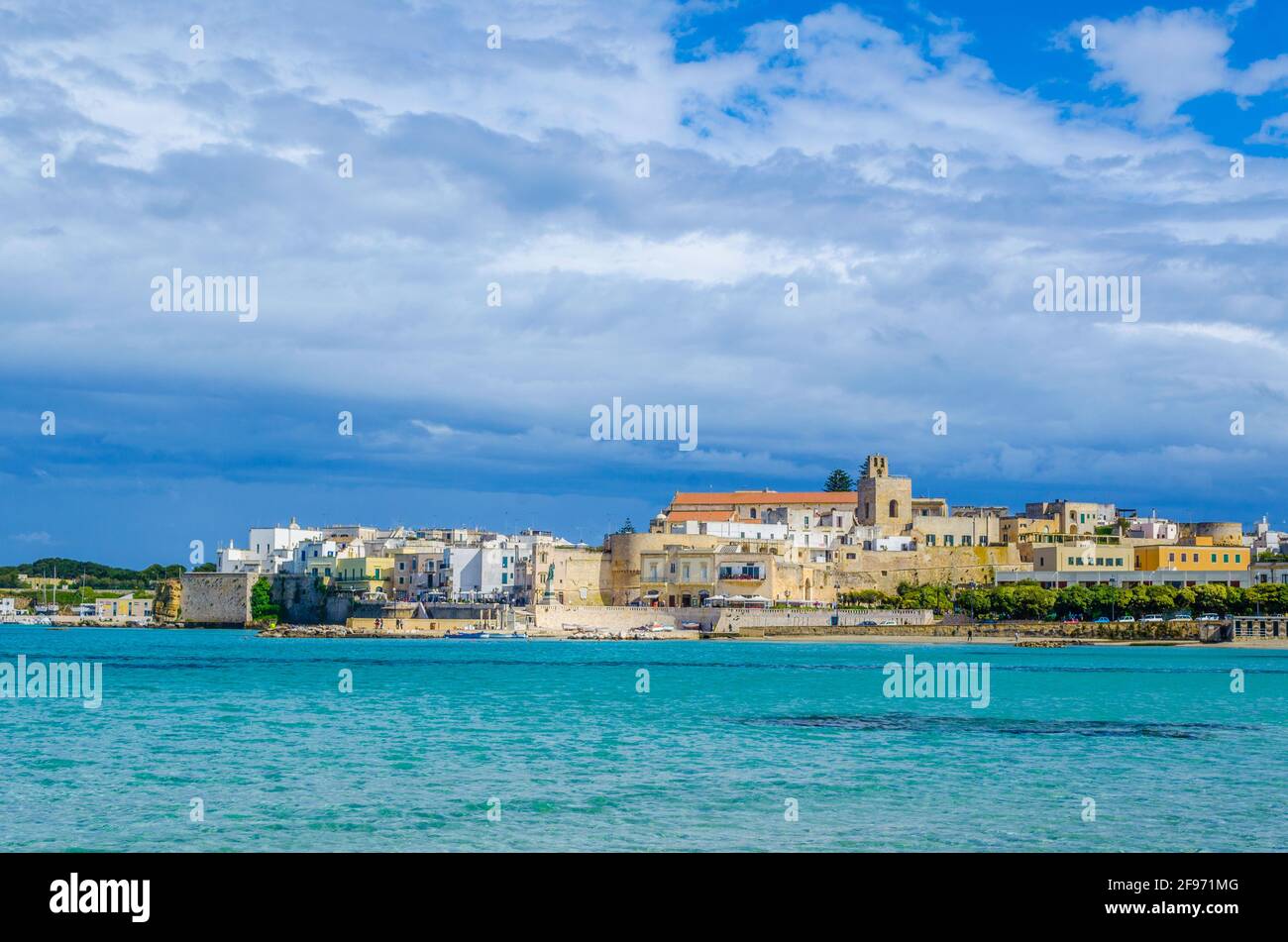 Vue sur un château d'Otranto, Italie. Banque D'Images