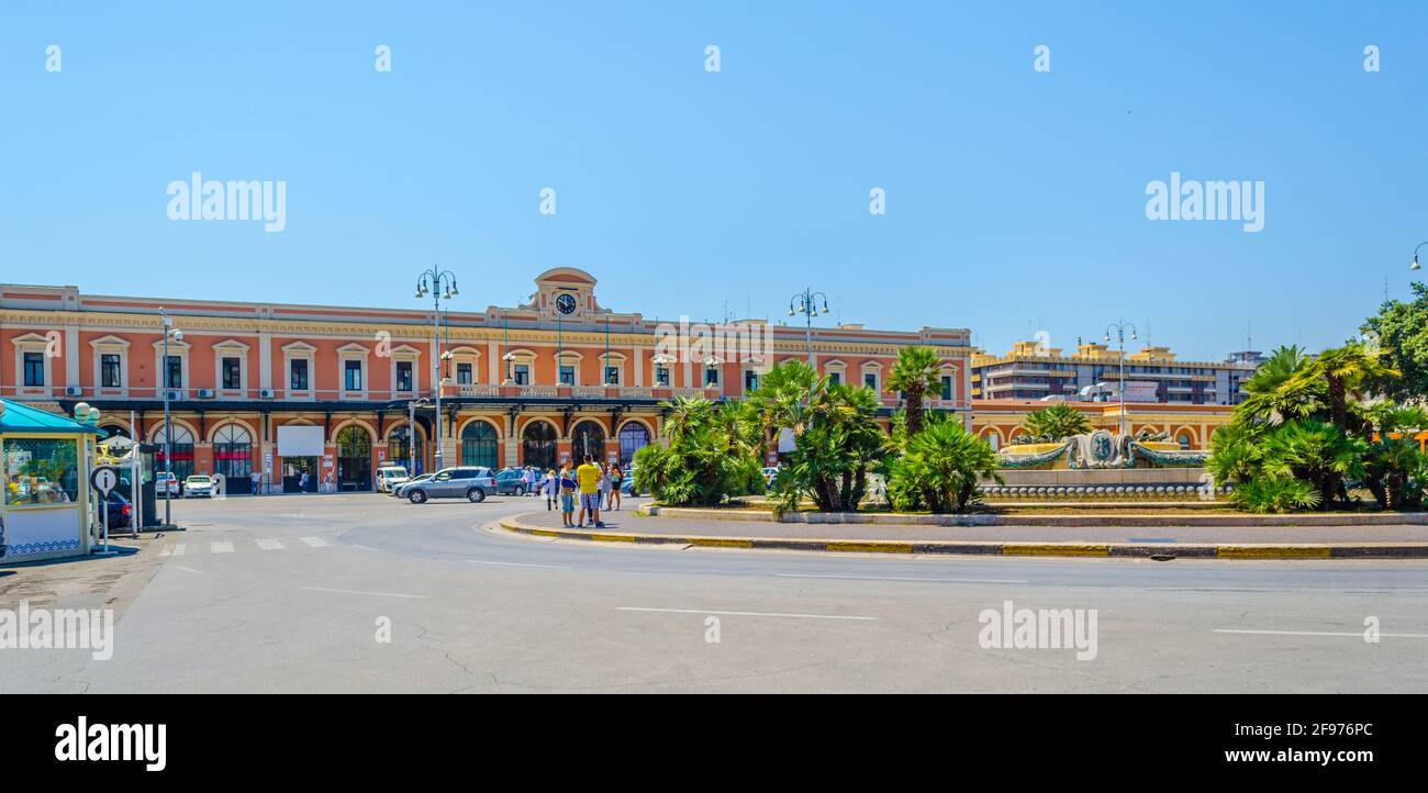 Bari train station Banque de photographies et d’images à haute