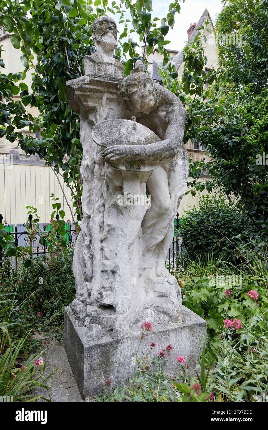 Monument Puvis de Chavannes Sculpture par Jules Desbois Square Paul Peinture Paris France Banque D'Images Monument Puvis de Chavannes Sculpture par Jules Desbois Square Paul Peinture Paris France Banque D'Images