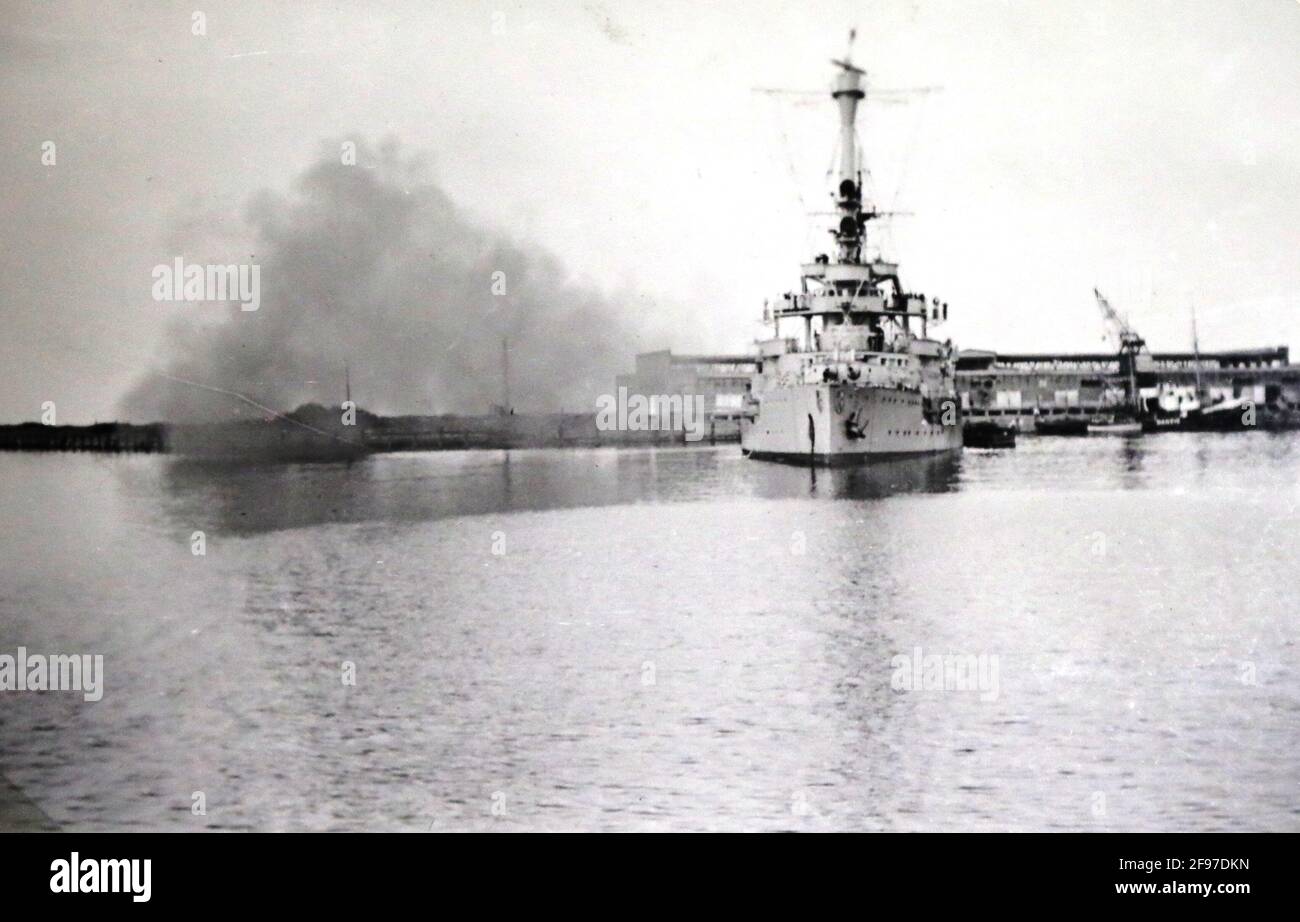 DAS veraltete deutsche Schlachtschiff „Schleswig-Holstein“ spielte beim Ausbruch des Zweiten Weltkriegs eine wichtige Rolle. Nachdem es unter einem Vo Banque D'Images