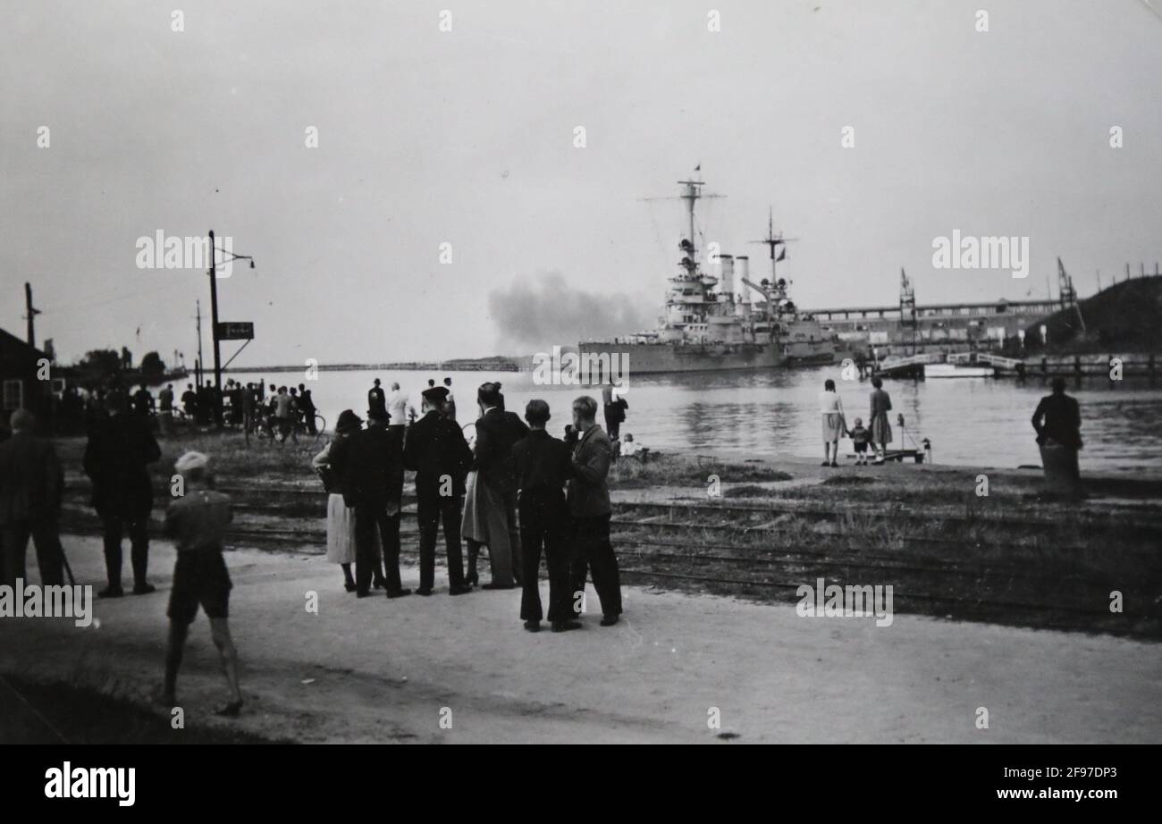 DAS veraltete deutsche Schlachtschiff „Schleswig-Holstein“ spielte beim Ausbruch des Zweiten Weltkriegs eine wichtige Rolle. Nachdem es unter einem Vo Banque D'Images