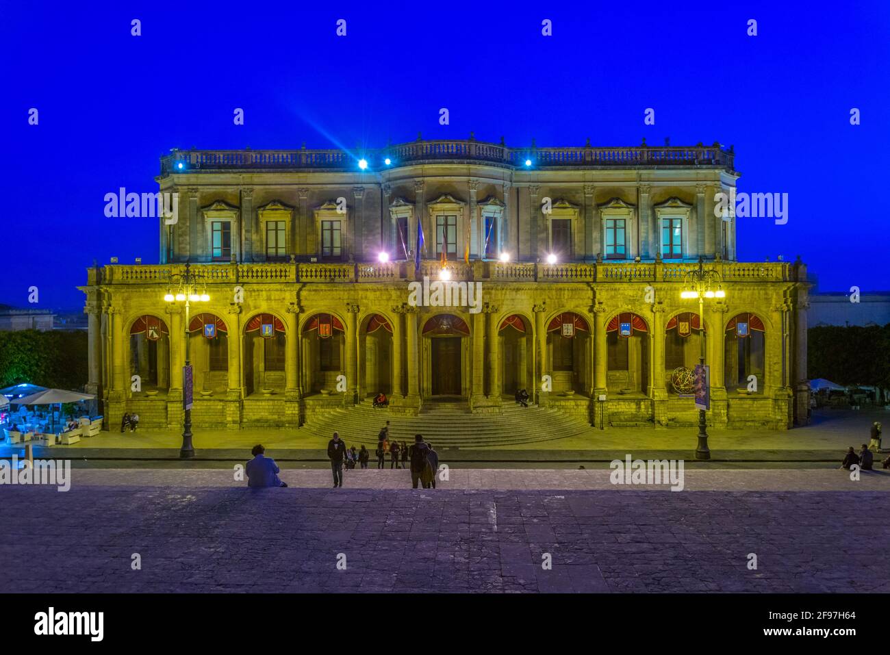 Vue sur le palais Ducezio au coucher du soleil à Noto, Sicile, Italie Banque D'Images