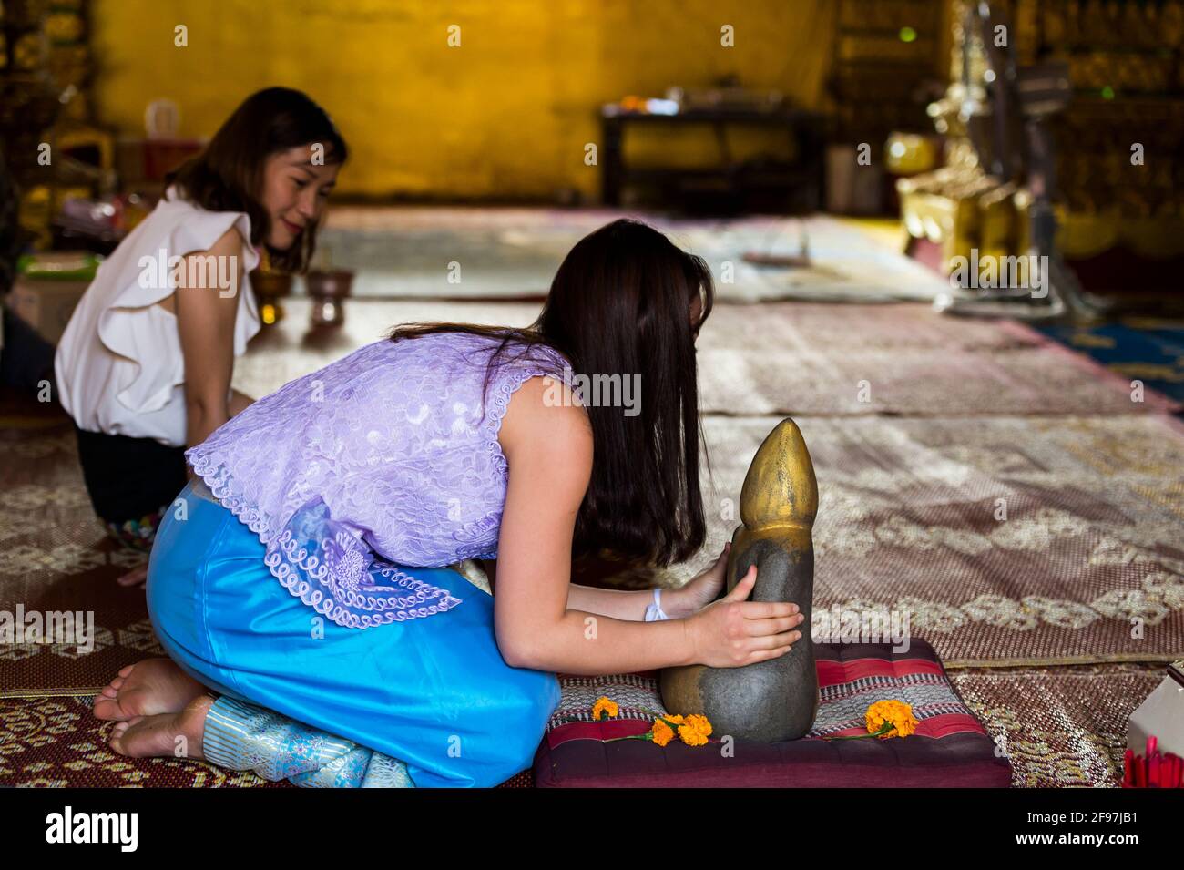 Laos, Vientiane, le temple Vat Simuang, croyants, priez, Banque D'Images