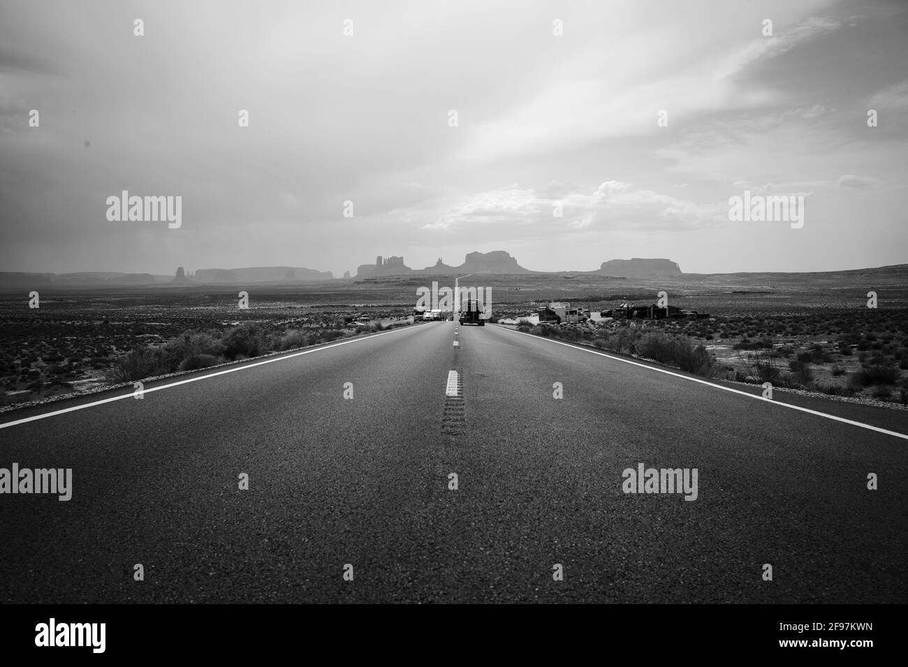 Panorama Classic view of historic U.S. Route 163 qui traverse la vallée des monuments célèbres prises au point de Forrest Gump Banque D'Images