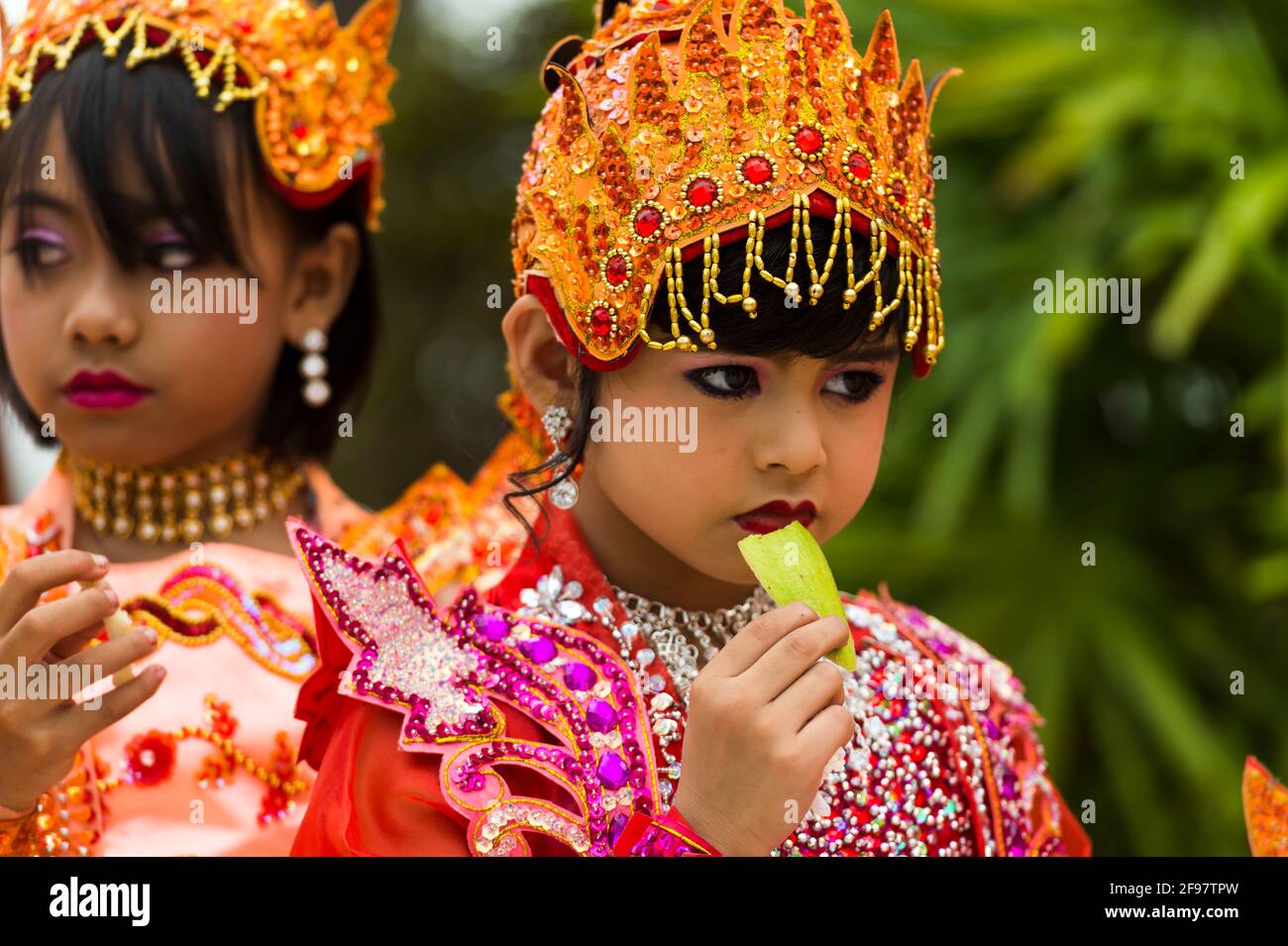 Myanmar, Mandalay, la Pagode de Mahamuni, cérémonie des novices Banque D'Images