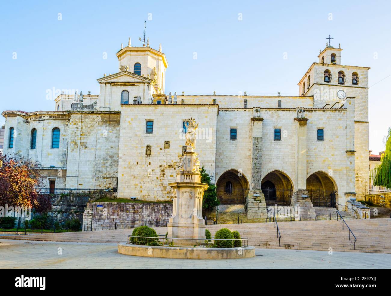 Vue sur la cathédrale de Santander, Espagne Banque D'Images