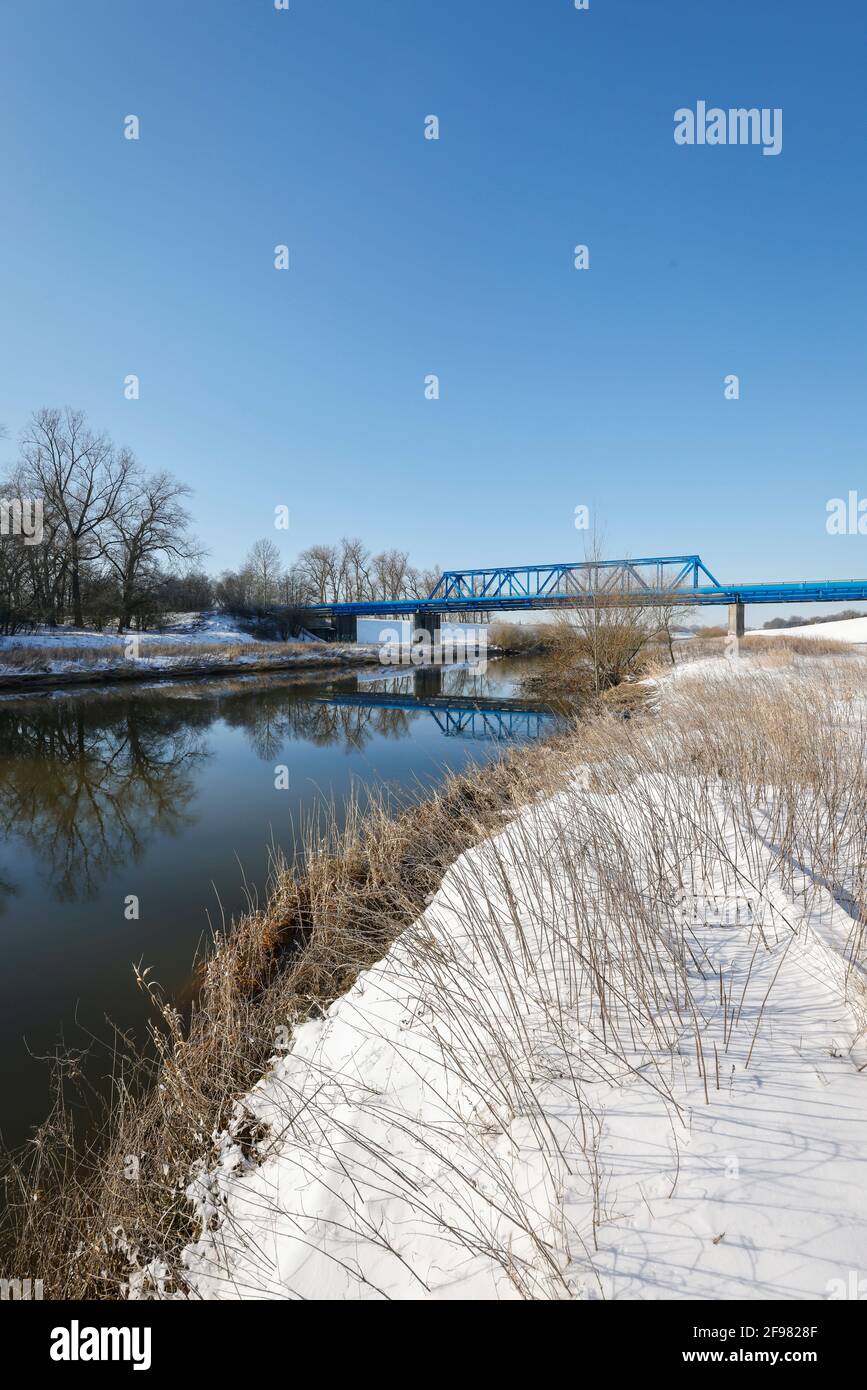 Dorsten, Rhénanie-du-Nord-Westphalie, Allemagne - Ensoleillé paysage d'hiver dans la région de la Ruhr, glace et neige sur la Lippe. Banque D'Images