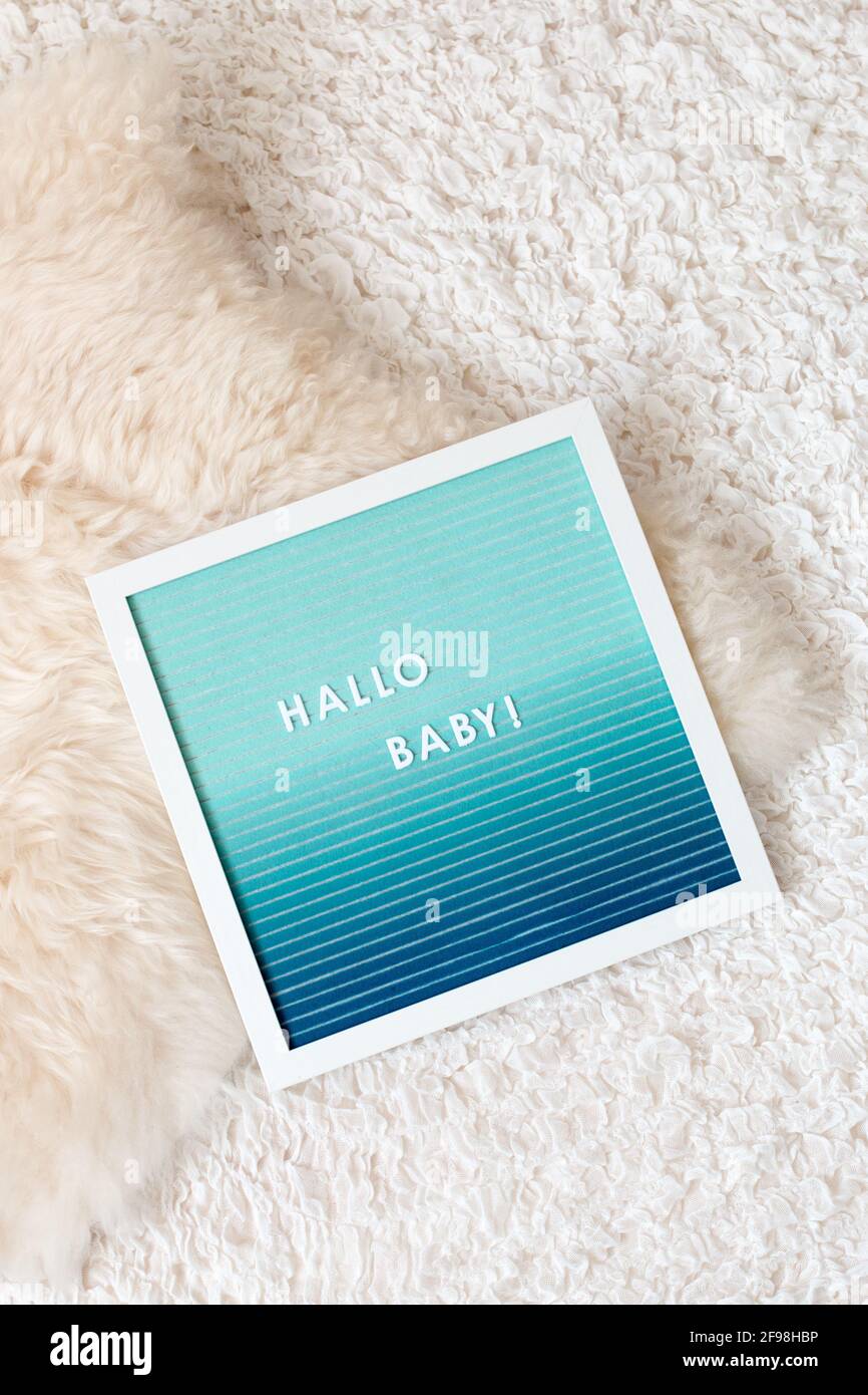 Carton « Bonjour bébé » / bébé de bienvenue, bleu, garçon Banque D'Images