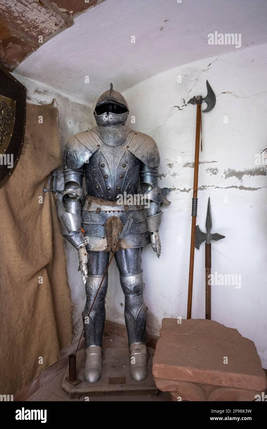 Allemagne, Rhénanie-Palatinat, Annweiler, Château de Trifels, armure de chevalier. Banque D'Images