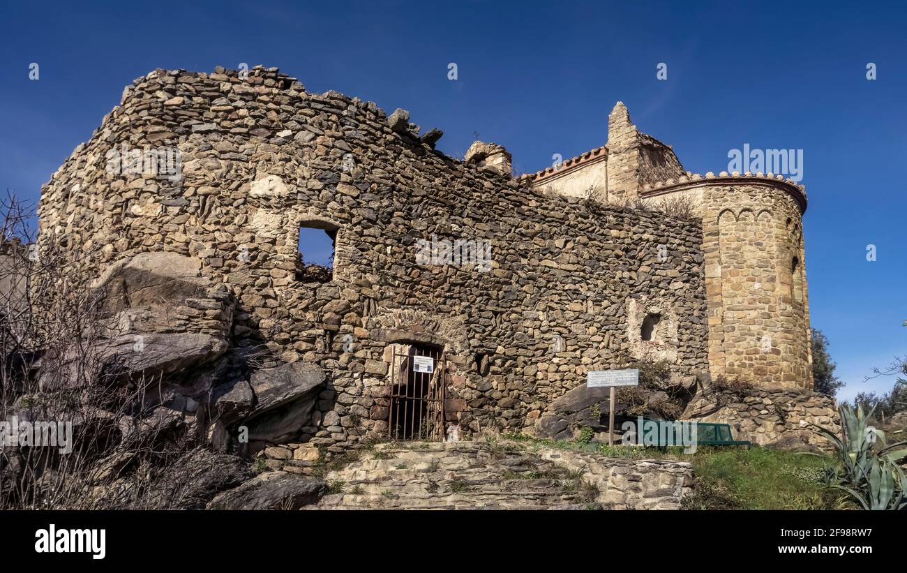 L'église Nostra Senyora de Las grades de Marcevol date du XIe siècle et est inscrite comme monument historique. Il est construit dans le style roman. Banque D'Images