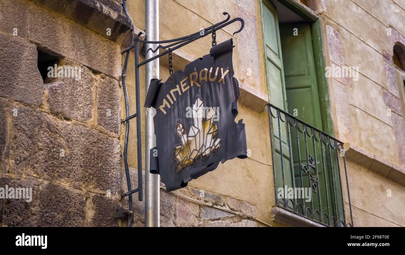 Signe publicitaire à Villefranche de Conflent. Plus belles villes de France. Le village fortifié est un site classé au patrimoine mondial de l'UNESCO. Banque D'Images