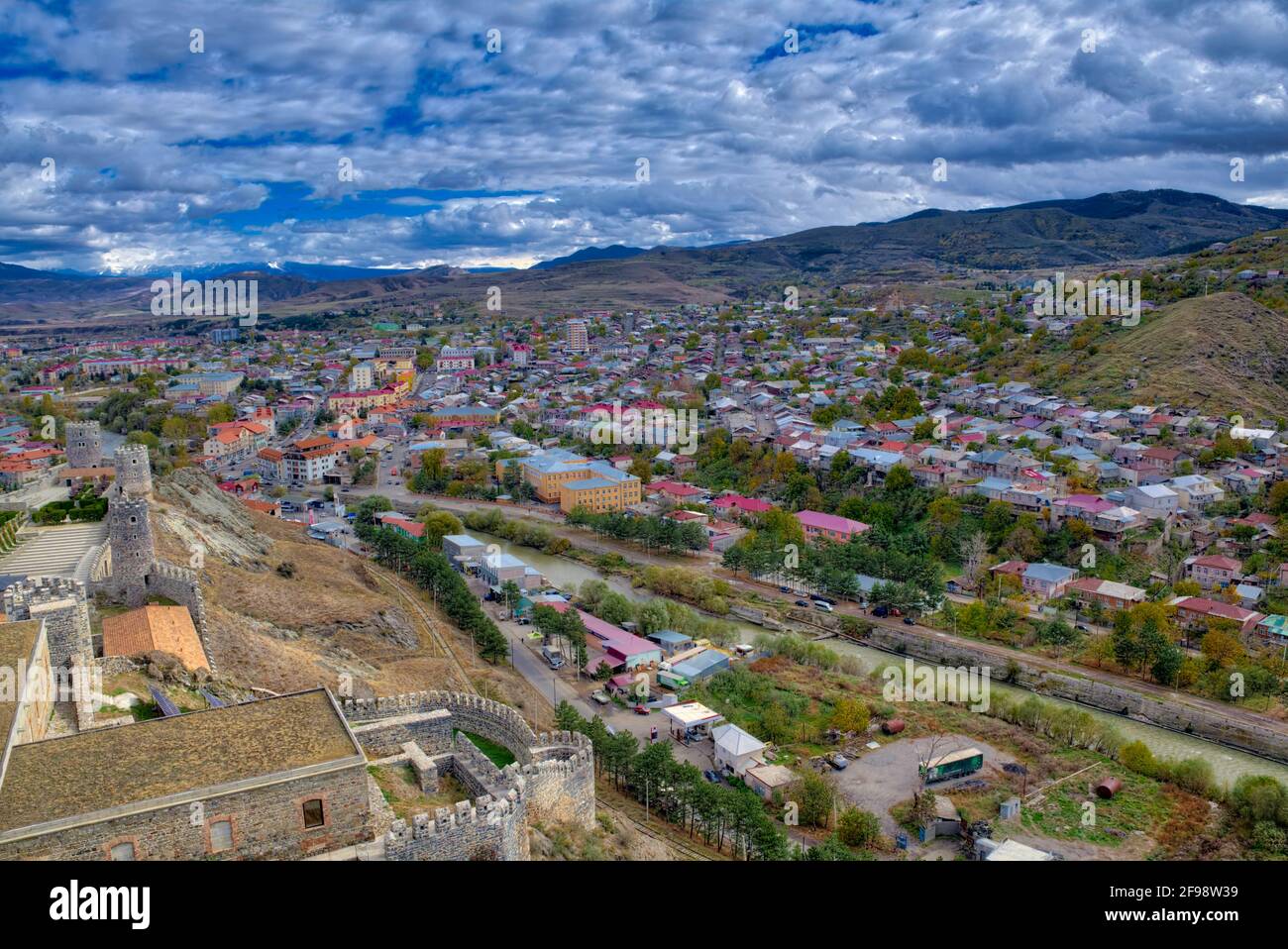 L'ancienne forteresse Rabati en pierre, la vue principale de la ville d'Akhaltsikhe, se trouve sur la petite colline sur les rives de la rivière Potskhovi. Son na Banque D'Images