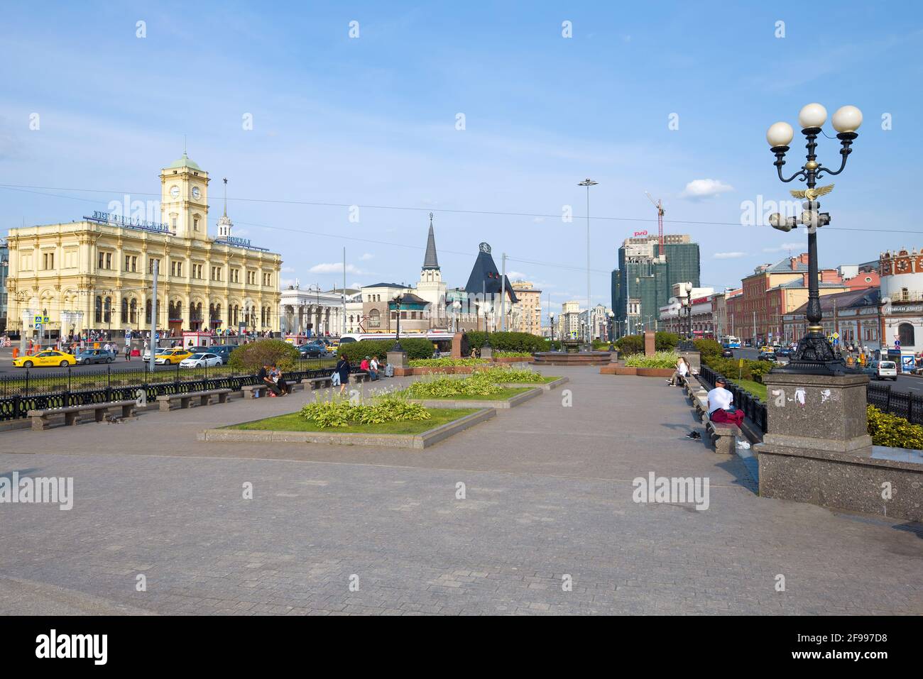 MOSCOU, RUSSIE - 01 SEPTEMBRE 2018 : journée ensoleillée de septembre sur la place Komsomolskaya Banque D'Images