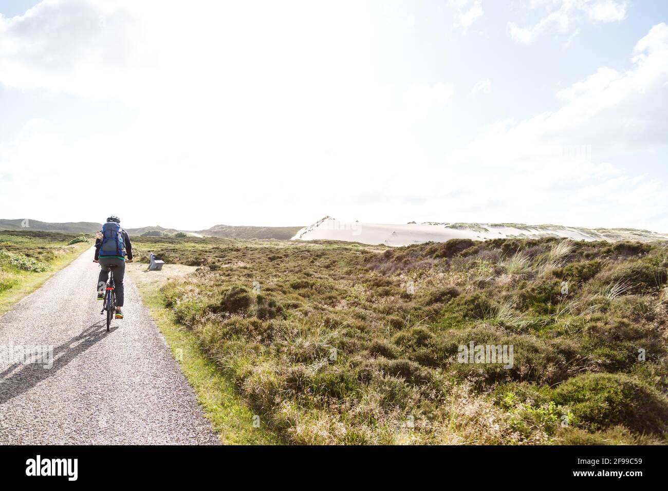 Cycliste à la grande dune mobile près de la liste, paysage de dune, paysage du nord sur l'île de Sylt, Allemagne, Europe Banque D'Images