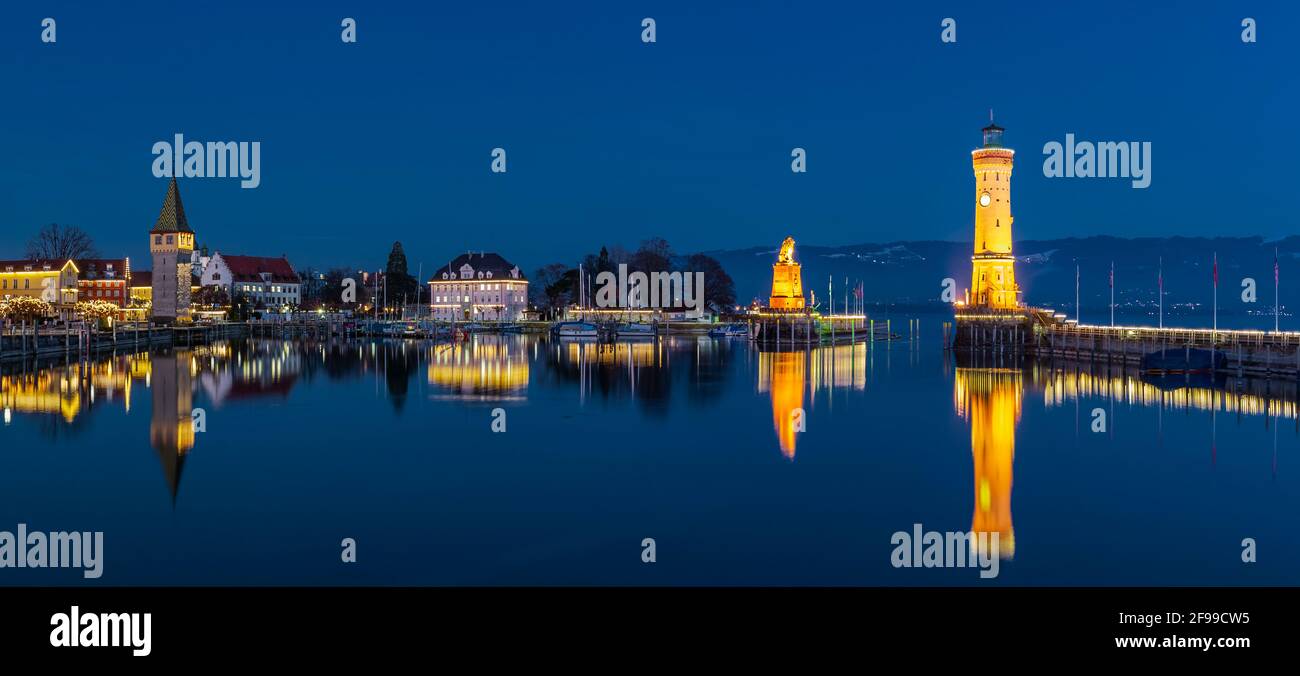 Entrée au port de Lindau sur le lac de Constance la nuit Banque D'Images